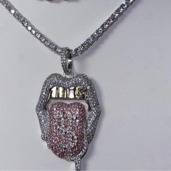 Lip money necklace 16 inches - Picture 3 of 3